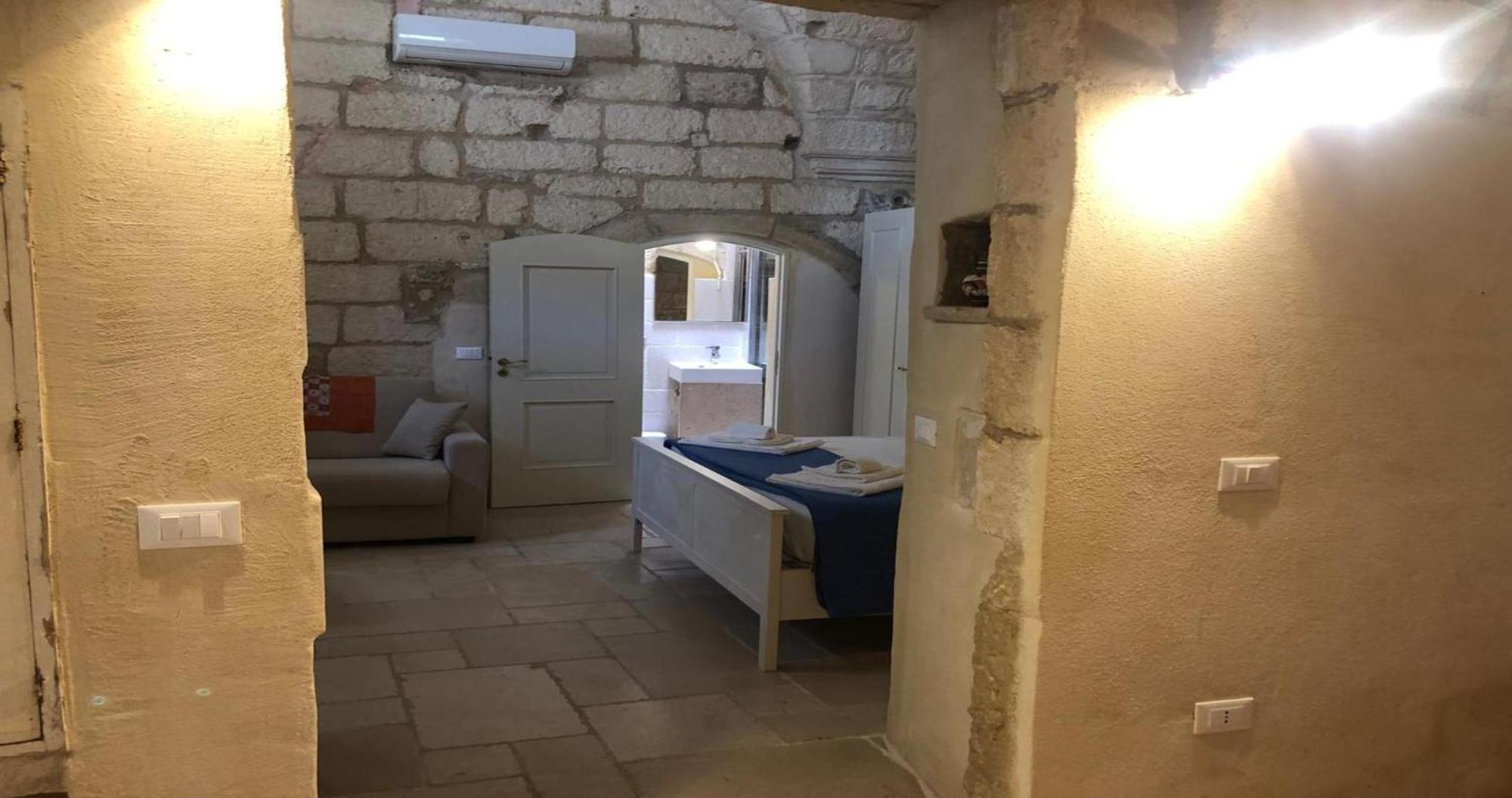 Odegos Monolocali Vico Sant'Antonio Carpignano Salentino Exterior foto