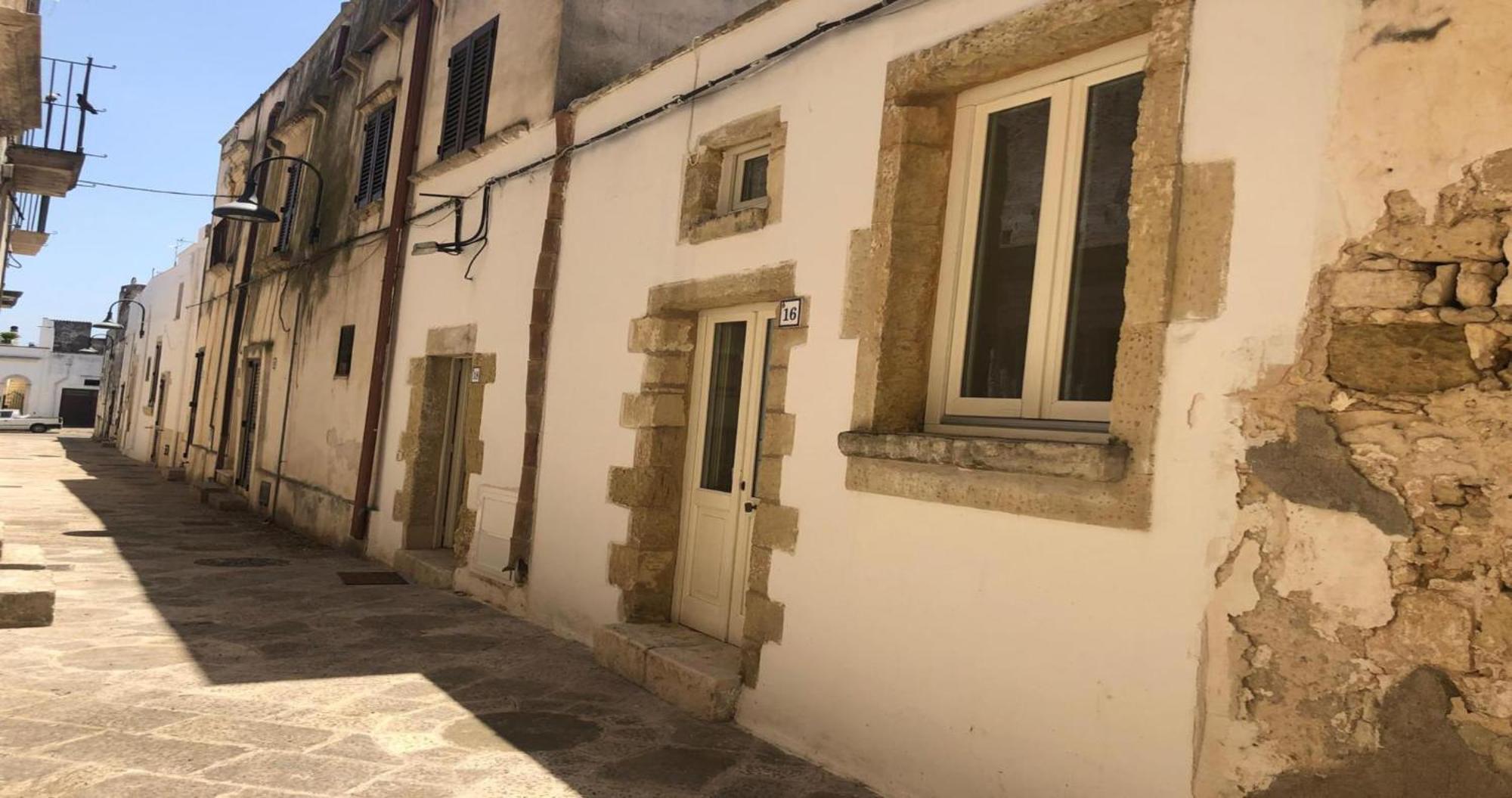Odegos Monolocali Vico Sant'Antonio Carpignano Salentino Exterior foto